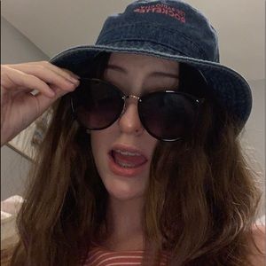 Meet your Posher, Ava